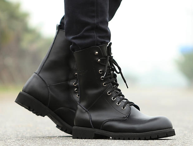 2018 Retro Combat Boots Winter British genuine Leather Military Boots punk rivet Charm Lace Up Men Warm Plush motorcycles Boots 2018 Retro Combat Boots Winter British genuine Leather Military Boots punk rivet Charm Lace Up Men Warm Plush motorcycles Boots