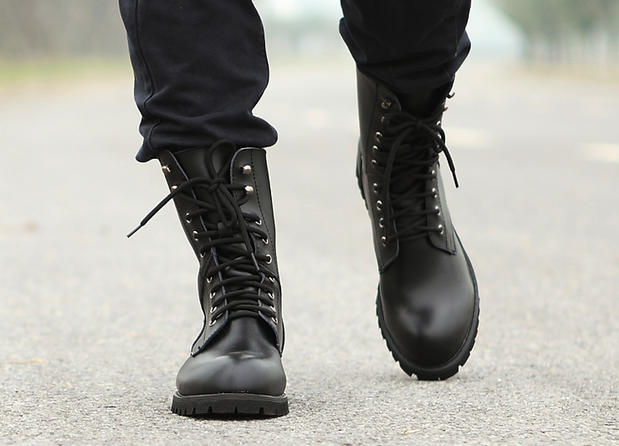 2018 Retro Combat Boots Winter British genuine Leather Military Boots punk rivet Charm Lace Up Men Warm Plush motorcycles Boots 2018 Retro Combat Boots Winter British genuine Leather Military Boots punk rivet Charm Lace Up Men Warm Plush motorcycles Boots
