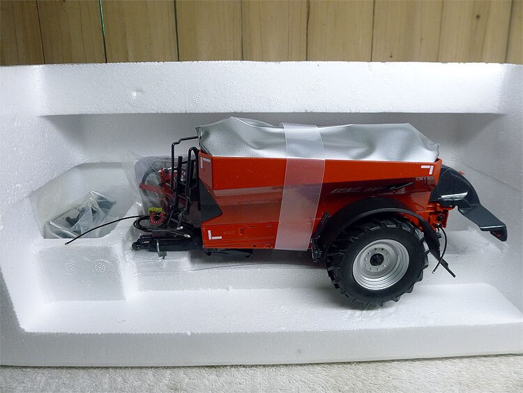 1: 32 100.1 model of fertilizer transportation tug Agricultural machinery model Alloy collection model 1: 32 100.1 model of fertilizer transportation tug Agricultural machinery model Alloy collection model