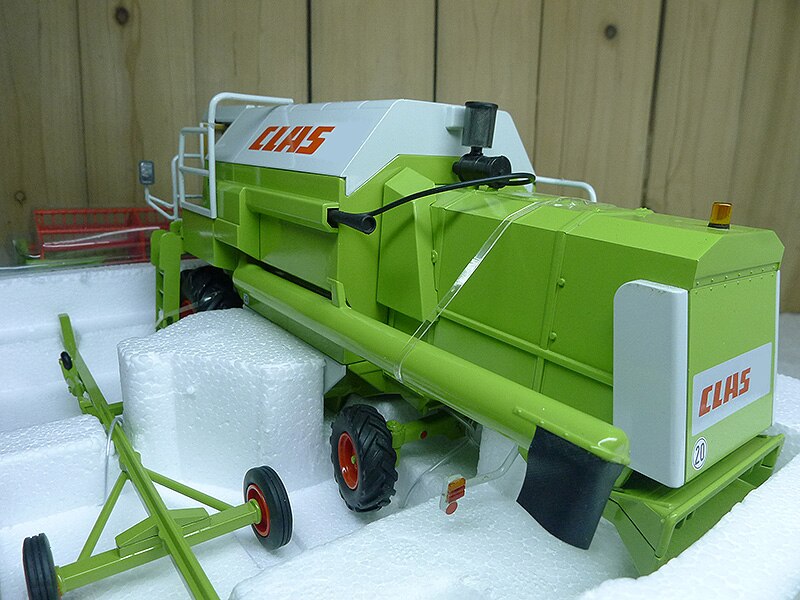 Fine1:32 169 Dominator 88 Combine model Six rounds Alloy agricultural vehicle model