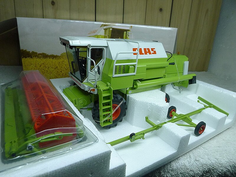 Fine1:32 169 Dominator 88 Combine model Six rounds Alloy agricultural vehicle model