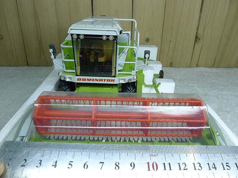 Fine1:32 169 Dominator 88 Combine model Six rounds Alloy agricultural vehicle model