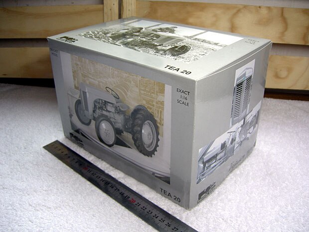 1:16 Tea 20 classic grey tractor model France Alloy construction machinery model brand new