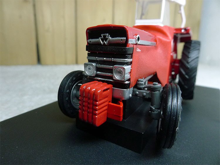 1: 32 5232 MF 135 Tractor Model Alloy collection model