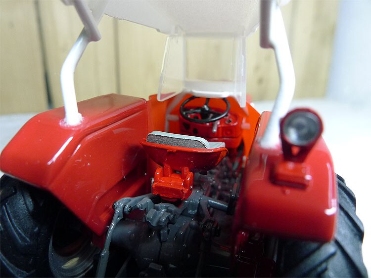 1: 32 5232 MF 135 Tractor Model Alloy collection model