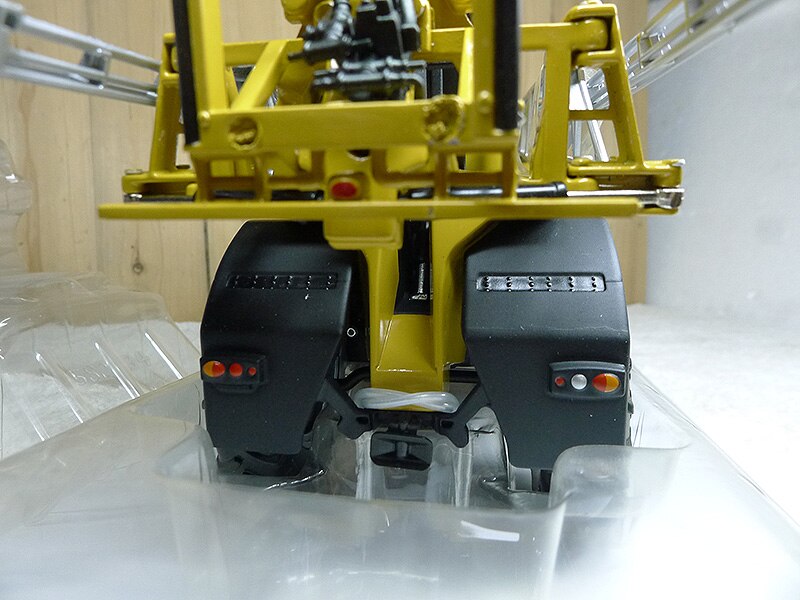 Fine 1:32 655 pesticide sprayer model Agricultural machinery model Alloy collection model