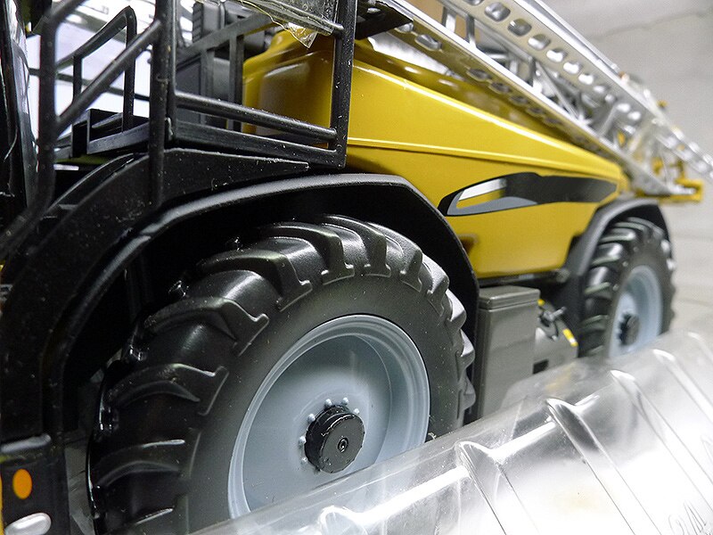 Fine 1:32 655 pesticide sprayer model Agricultural machinery model Alloy collection model