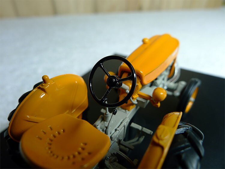 1: 32 1014 18 Tractor Model Agricultural machinery Fine alloy collection model The cover can be opened Old packing box 1: 32 1014 18 Tractor Model Agricultural machinery Fine alloy collection model The cover can be opened Old packing box