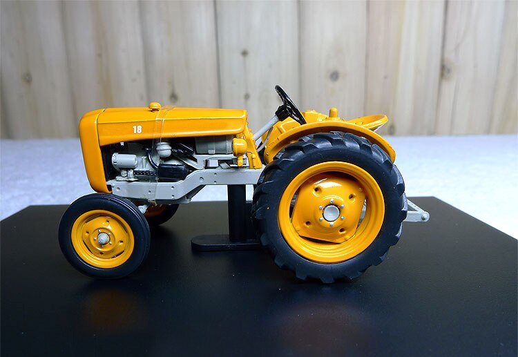 1: 32 1014 18 Tractor Model Agricultural machinery Fine alloy collection model The cover can be opened Old packing box 1: 32 1014 18 Tractor Model Agricultural machinery Fine alloy collection model The cover can be opened Old packing box