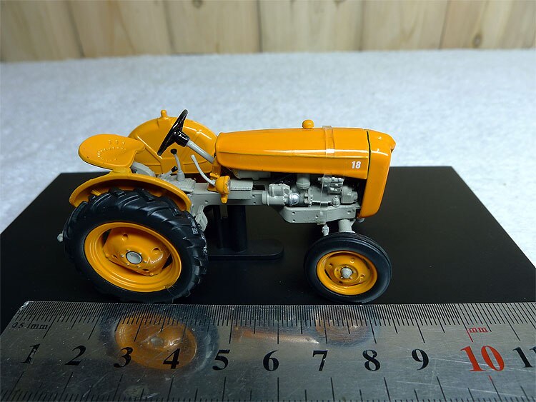 1: 32 1014 18 Tractor Model Agricultural machinery Fine alloy collection model The cover can be opened Old packing box 1: 32 1014 18 Tractor Model Agricultural machinery Fine alloy collection model The cover can be opened Old packing box