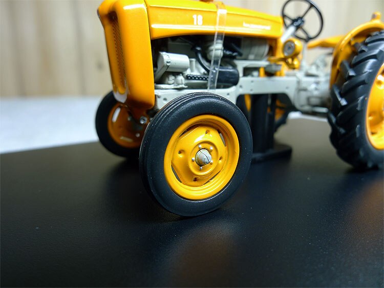 1: 32 1014 18 Tractor Model Agricultural machinery Fine alloy collection model The cover can be opened Old packing box 1: 32 1014 18 Tractor Model Agricultural machinery Fine alloy collection model The cover can be opened Old packing box