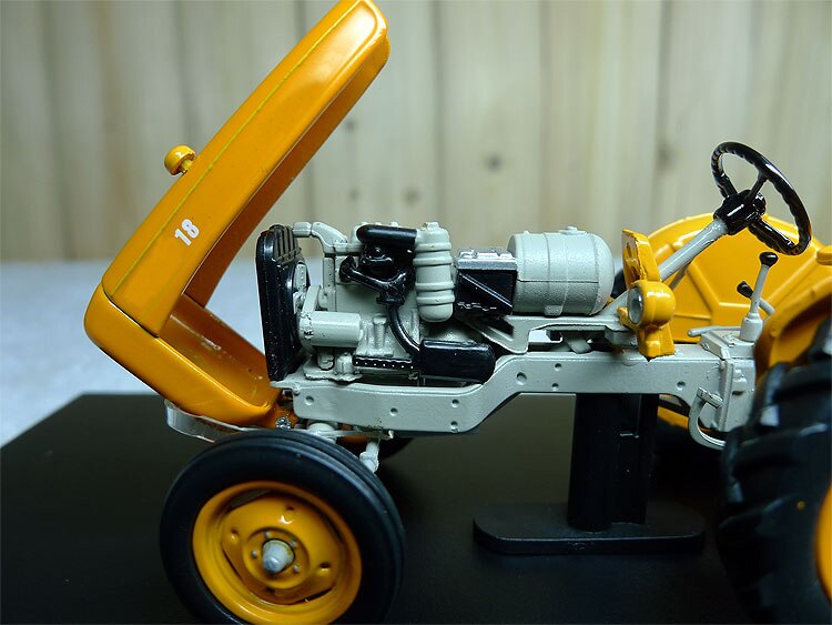 1: 32 1014 18 Tractor Model Agricultural machinery Fine alloy collection model The cover can be opened Old packing box 1: 32 1014 18 Tractor Model Agricultural machinery Fine alloy collection model The cover can be opened Old packing box