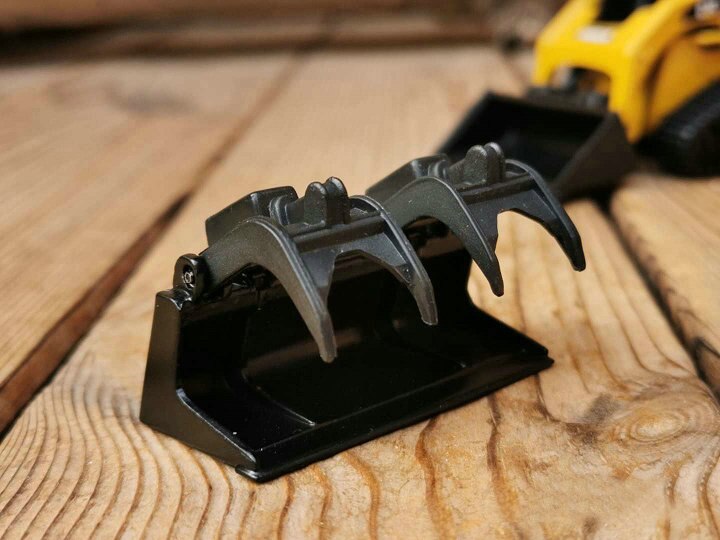 Special Offer 1:32 247 skid steer loader Forklift truck model Two types of wheel and track Alloy car model Special Offer 1:32 247 skid steer loader Forklift truck model Two types of wheel and track Alloy car model