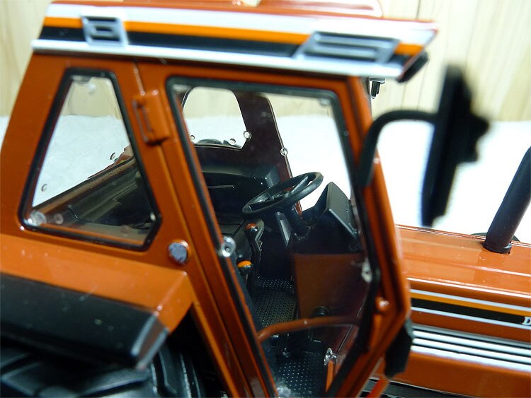 1: 32 N100-90 Tractor Model Six rounds Alloy agricultural vehicle model 1: 32 N100-90 Tractor Model Six rounds Alloy agricultural vehicle model