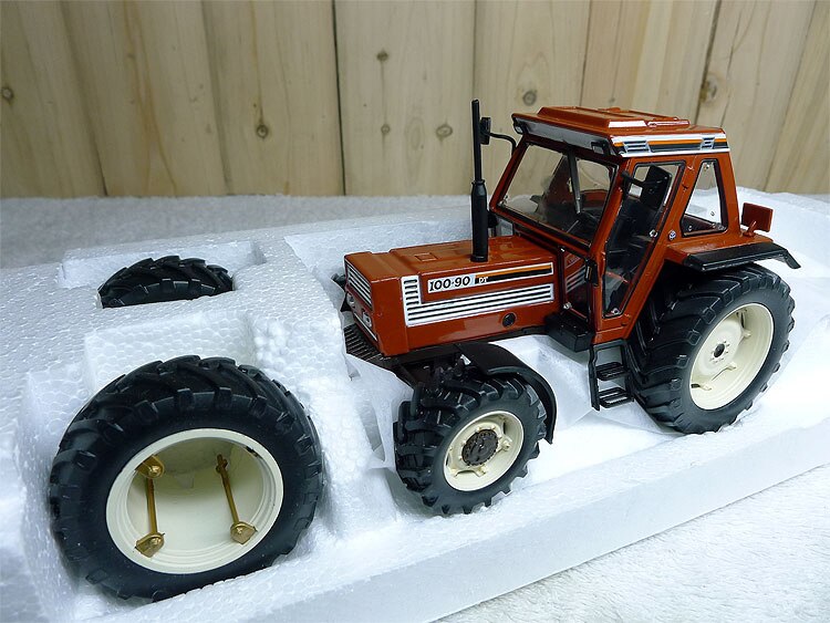 1: 32 N100-90 Tractor Model Six rounds Alloy agricultural vehicle model 1: 32 N100-90 Tractor Model Six rounds Alloy agricultural vehicle model