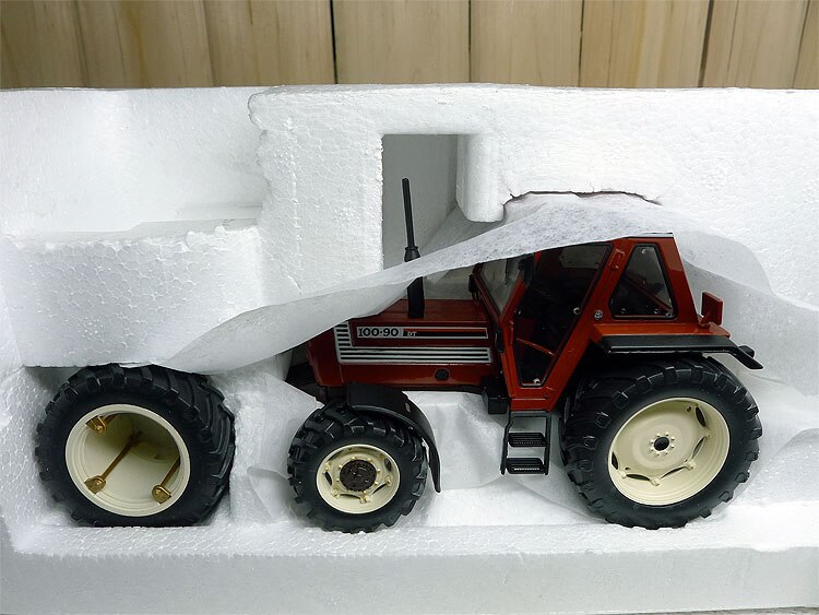 1: 32 N100-90 Tractor Model Six rounds Alloy agricultural vehicle model 1: 32 N100-90 Tractor Model Six rounds Alloy agricultural vehicle model