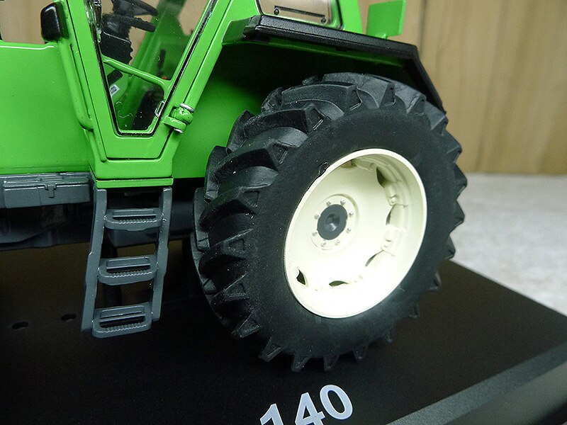 1: 32 F140 Tractor Model Agricultural vehicle model Alloy collection model 1: 32 F140 Tractor Model Agricultural vehicle model Alloy collection model