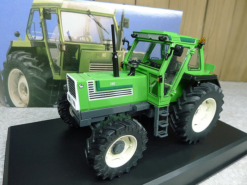 1: 32 F140 Tractor Model Agricultural vehicle model Alloy collection model 1: 32 F140 Tractor Model Agricultural vehicle model Alloy collection model