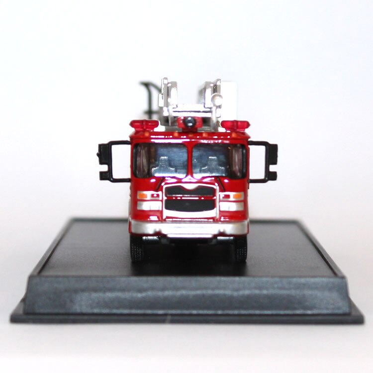 1 / 87 HP75 fire truck USA 2005 Alloy finished product model ornament 1 / 87 HP75 fire truck USA 2005 Alloy finished product model ornament