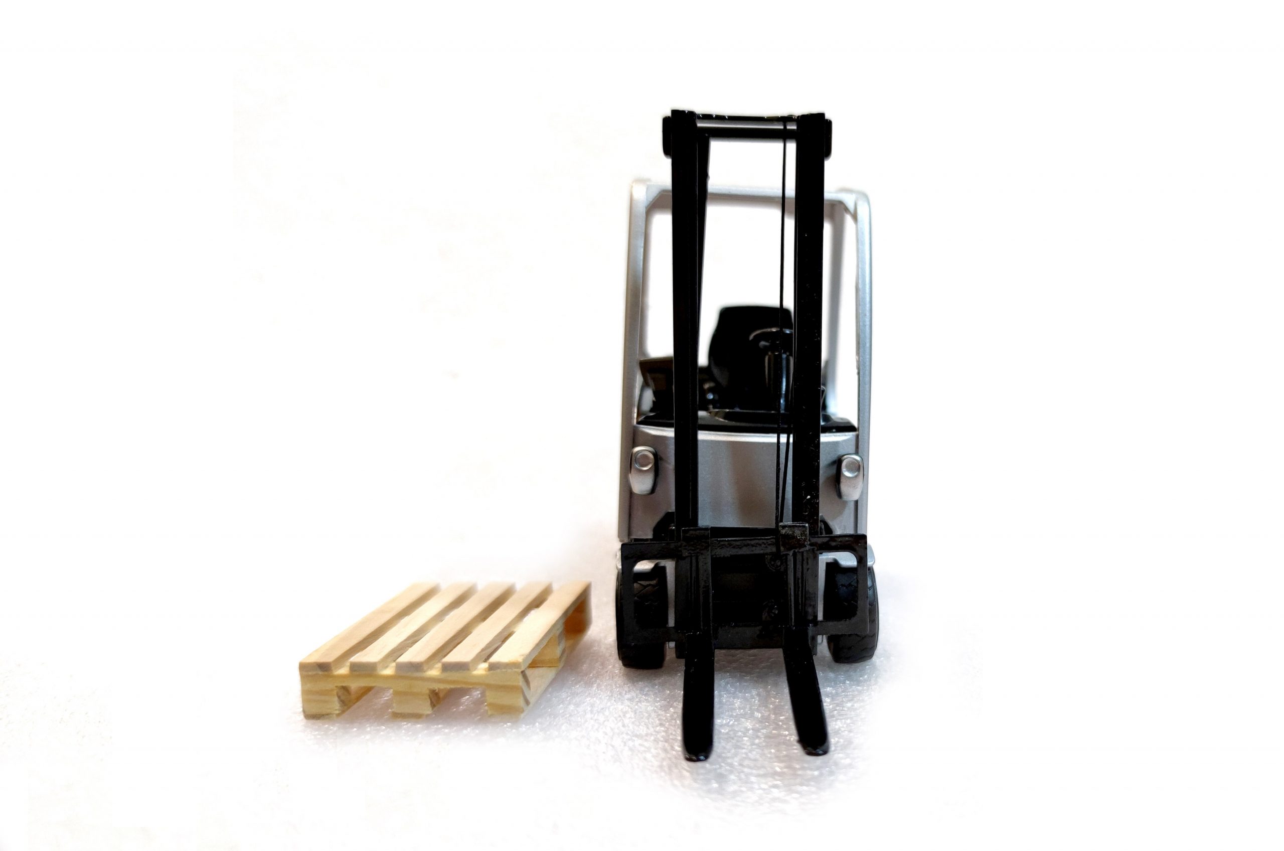 Special 1:25 forklift rx20-20 German alloy forklift truck model With wooden pallet The bottom bin can be opened