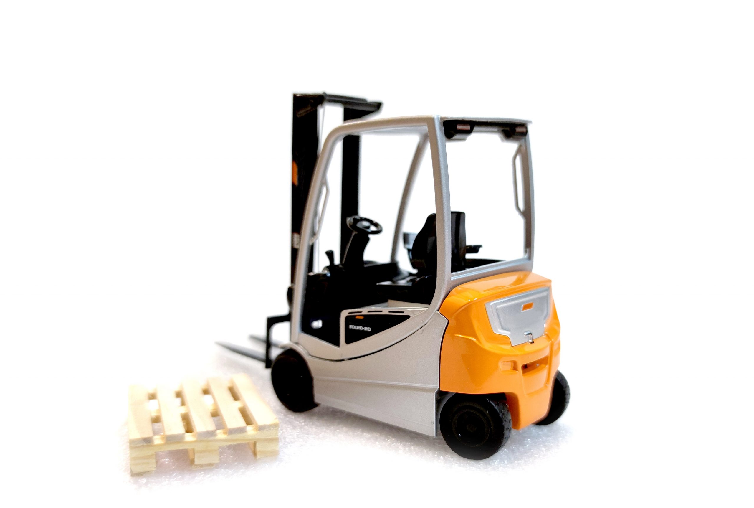 Special 1:25 forklift rx20-20 German alloy forklift truck model With wooden pallet The bottom bin can be opened