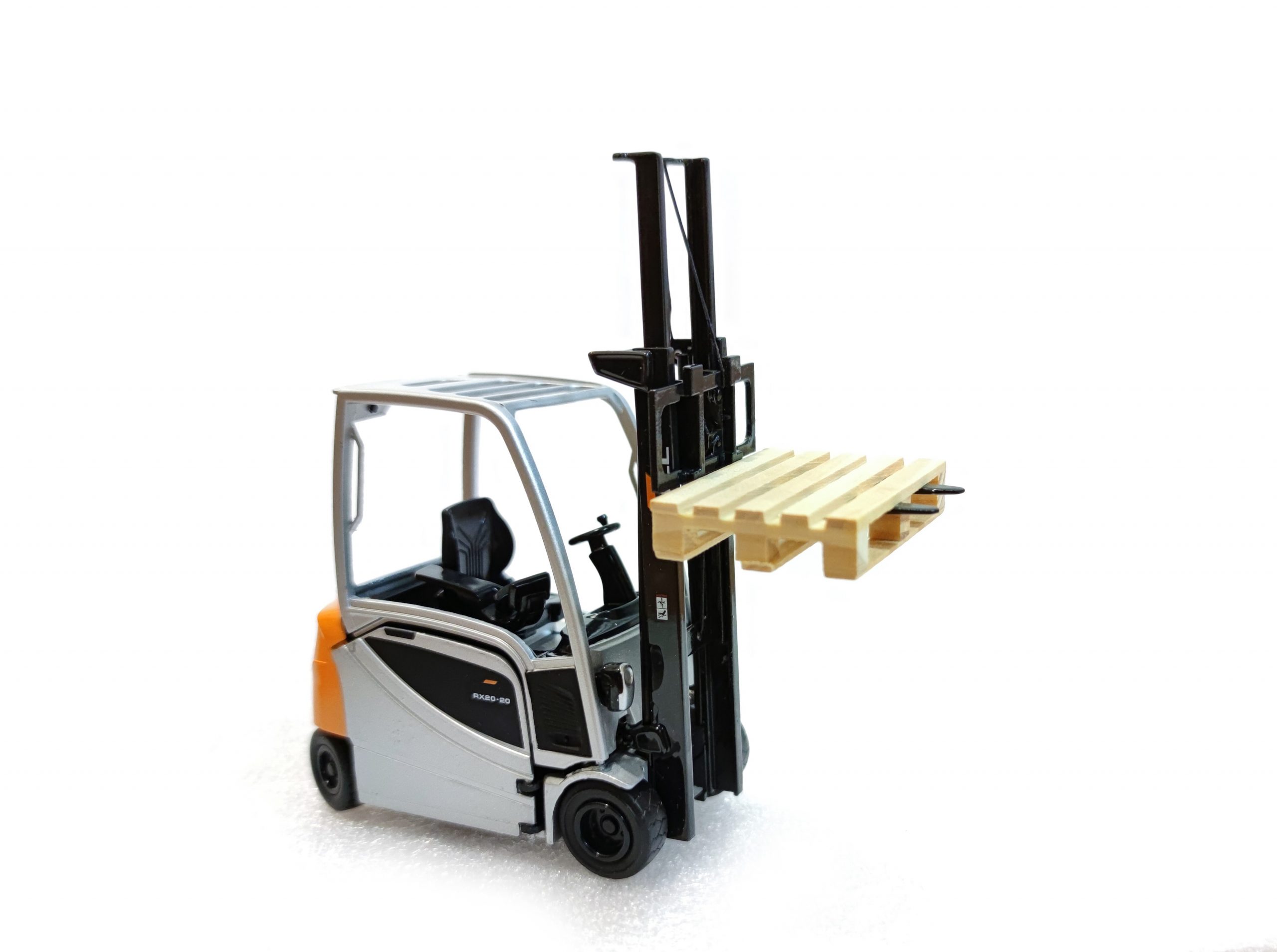 Special 1:25 forklift rx20-20 German alloy forklift truck model With wooden pallet The bottom bin can be opened