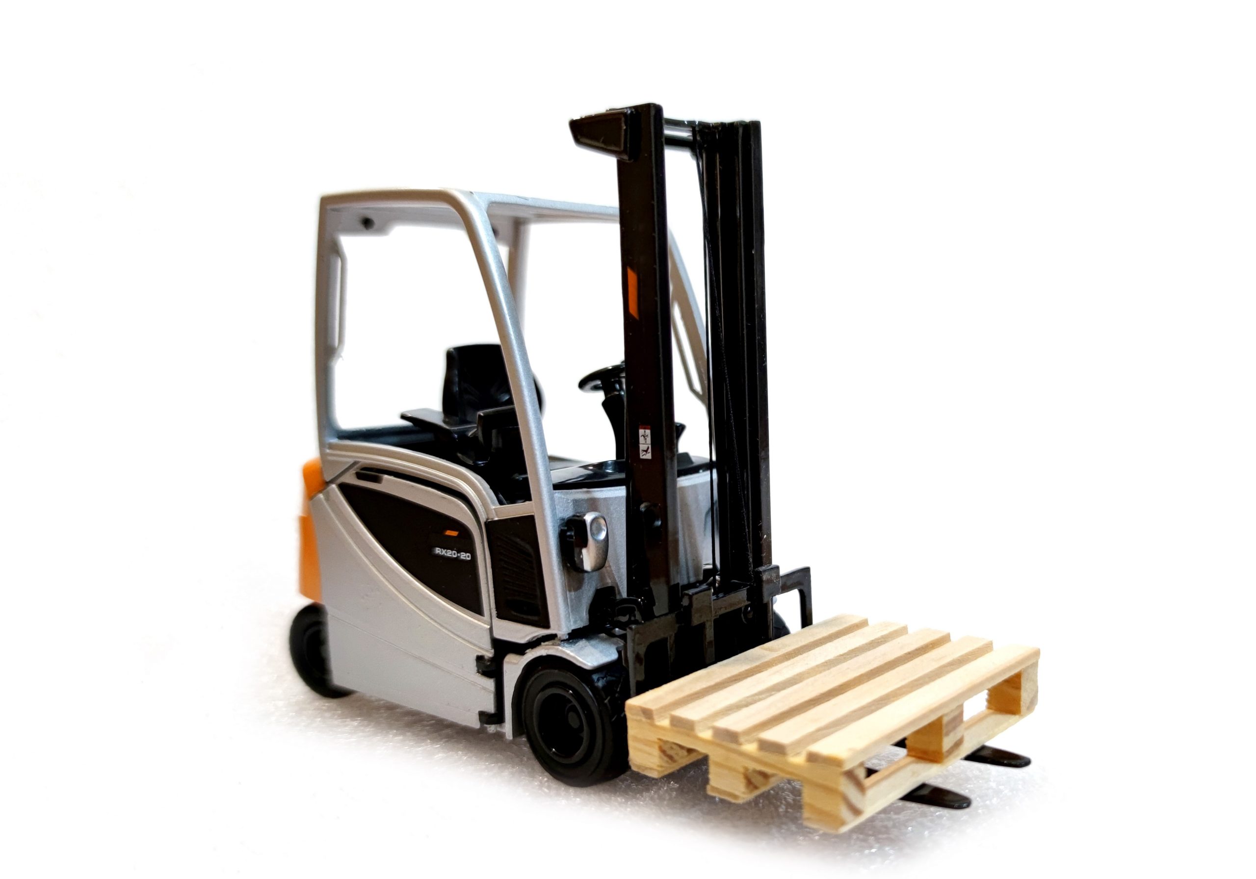 Special 1:25 forklift rx20-20 German alloy forklift truck model With wooden pallet The bottom bin can be opened