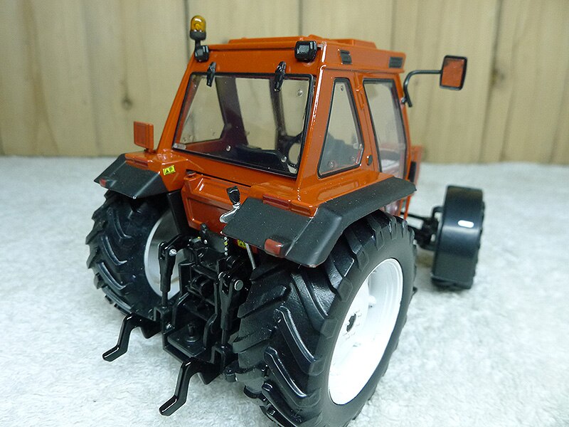 1: 32 197nh 100-90 Tractor Model Agricultural vehicle model Alloy collection model
