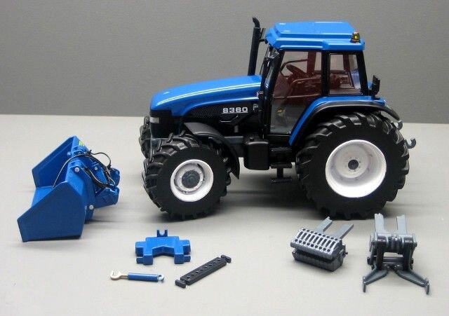 1:32 Tractor model of 8360 metal shovel engineering vehicle Alloy construction machinery model 1:32 Tractor model of 8360 metal shovel engineering vehicle Alloy construction machinery model
