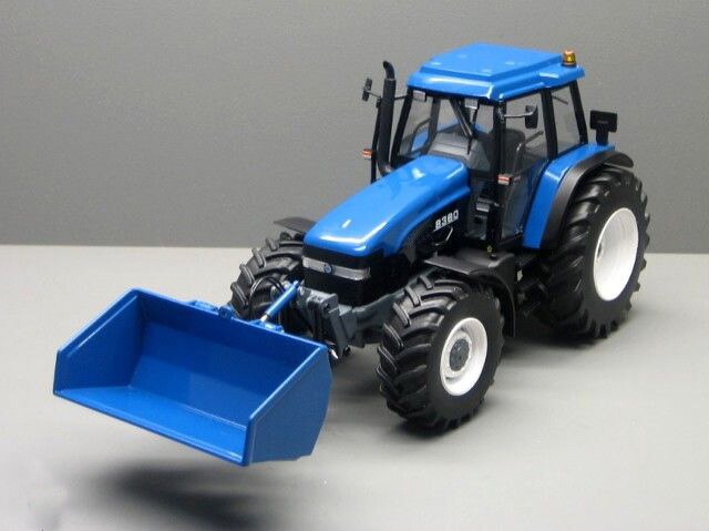 1:32 Tractor model of 8360 metal shovel engineering vehicle Alloy construction machinery model 1:32 Tractor model of 8360 metal shovel engineering vehicle Alloy construction machinery model