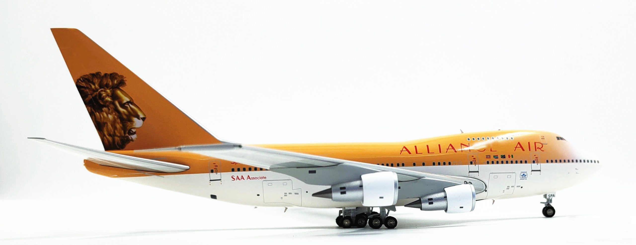 Out of print fine1:200 Model zs-spa of 747SP alloy airliner Alloy collection model Perfect texture