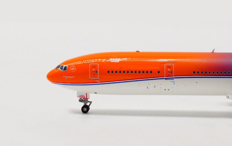 Special Offer 1:400 Netherlands B777-300ER aircraft model PH-BAV Alloy collection model Three kinds of coating