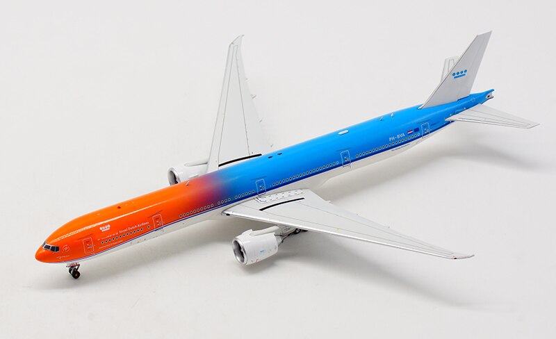 Special Offer 1:400 Netherlands B777-300ER aircraft model PH-BAV Alloy collection model Three kinds of coating
