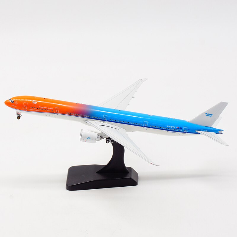 Special Offer 1:400 Netherlands B777-300ER aircraft model PH-BAV Alloy collection model Three kinds of coating