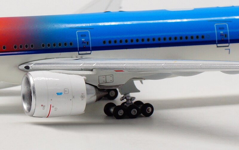 Special Offer 1:400 Netherlands B777-300ER aircraft model PH-BAV Alloy collection model Three kinds of coating