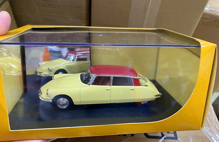 1: 43 French classic car model 1956 Alloy car model 1: 43 French classic car model 1956 Alloy car model