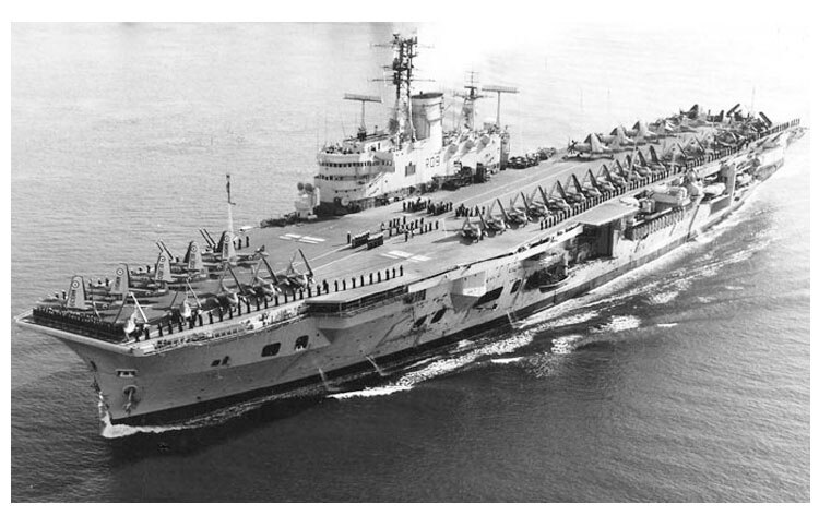 Fine 1 / 700 UK HMS Ark Royal model Alloy collection model Fine 1 / 700 UK HMS Ark Royal model Alloy collection model