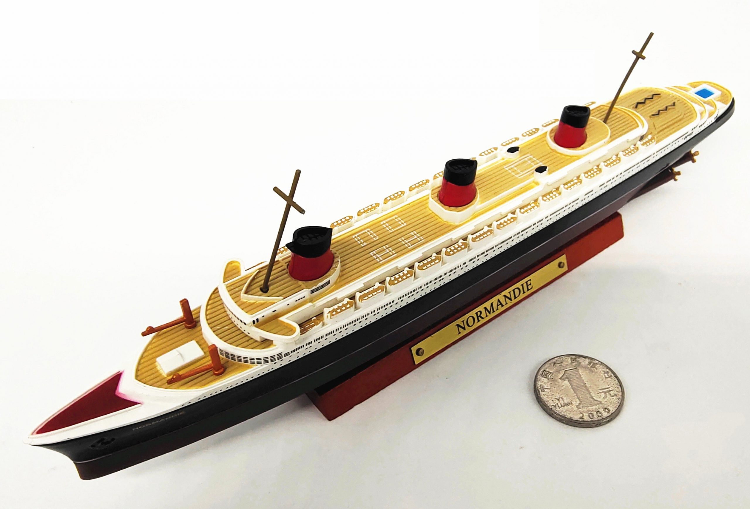 1:1250 SSV Normandy Large luxury cruise Alloy hull Colored finished model ornament