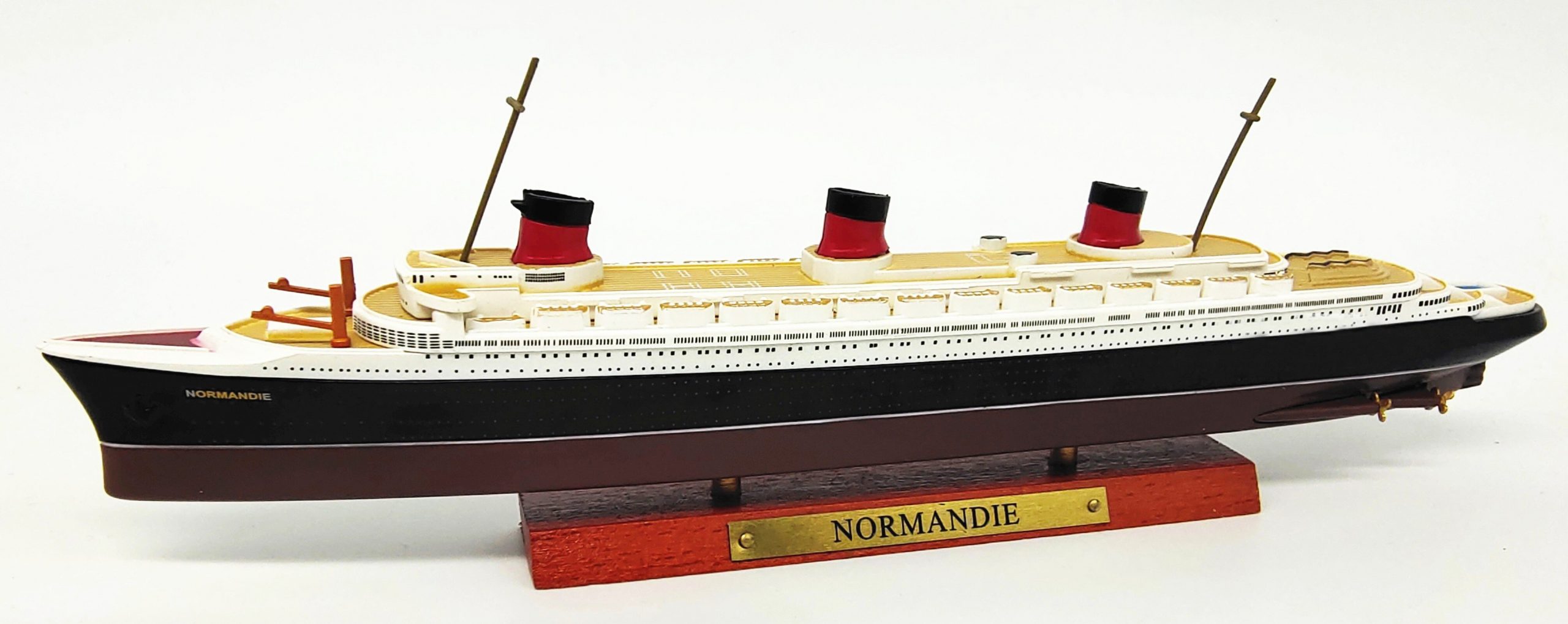 1:1250 SSV Normandy Large luxury cruise Alloy hull Colored finished model ornament