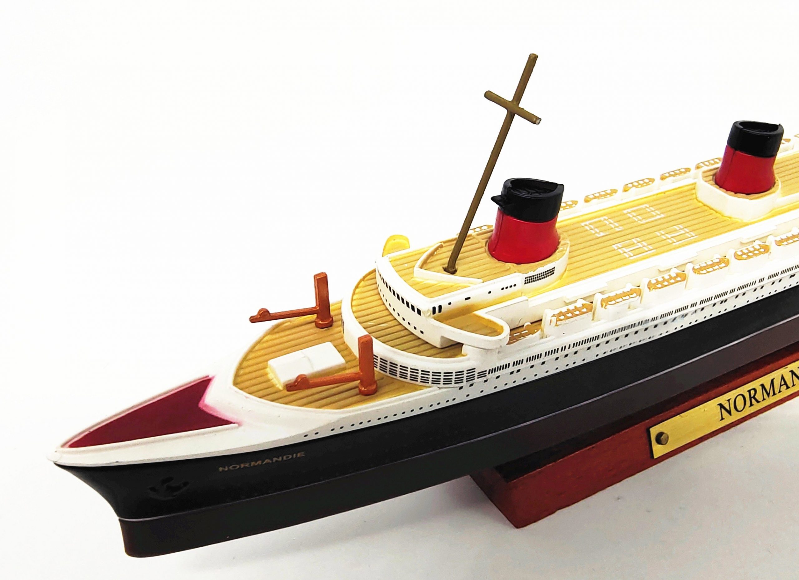 1:1250 SSV Normandy Large luxury cruise Alloy hull Colored finished model ornament