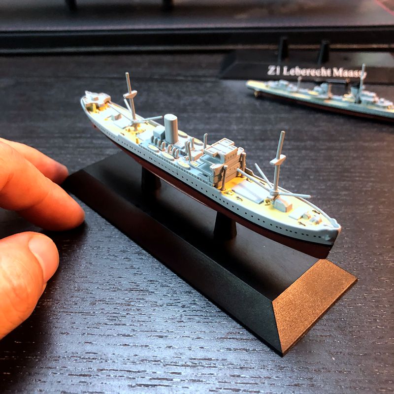 1: 1250 model of German Navy cruiser Pinguin Military products Alloy ship model