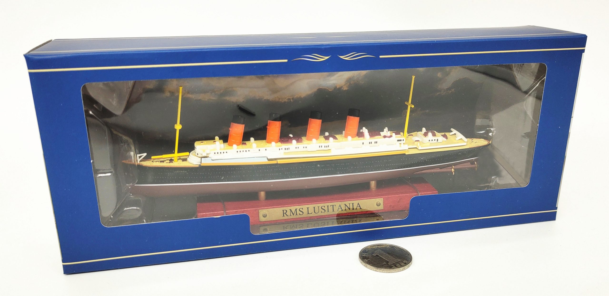 1:1250 Lusitania Luxury mail Alloy passenger ship model Finished ornaments in coloring