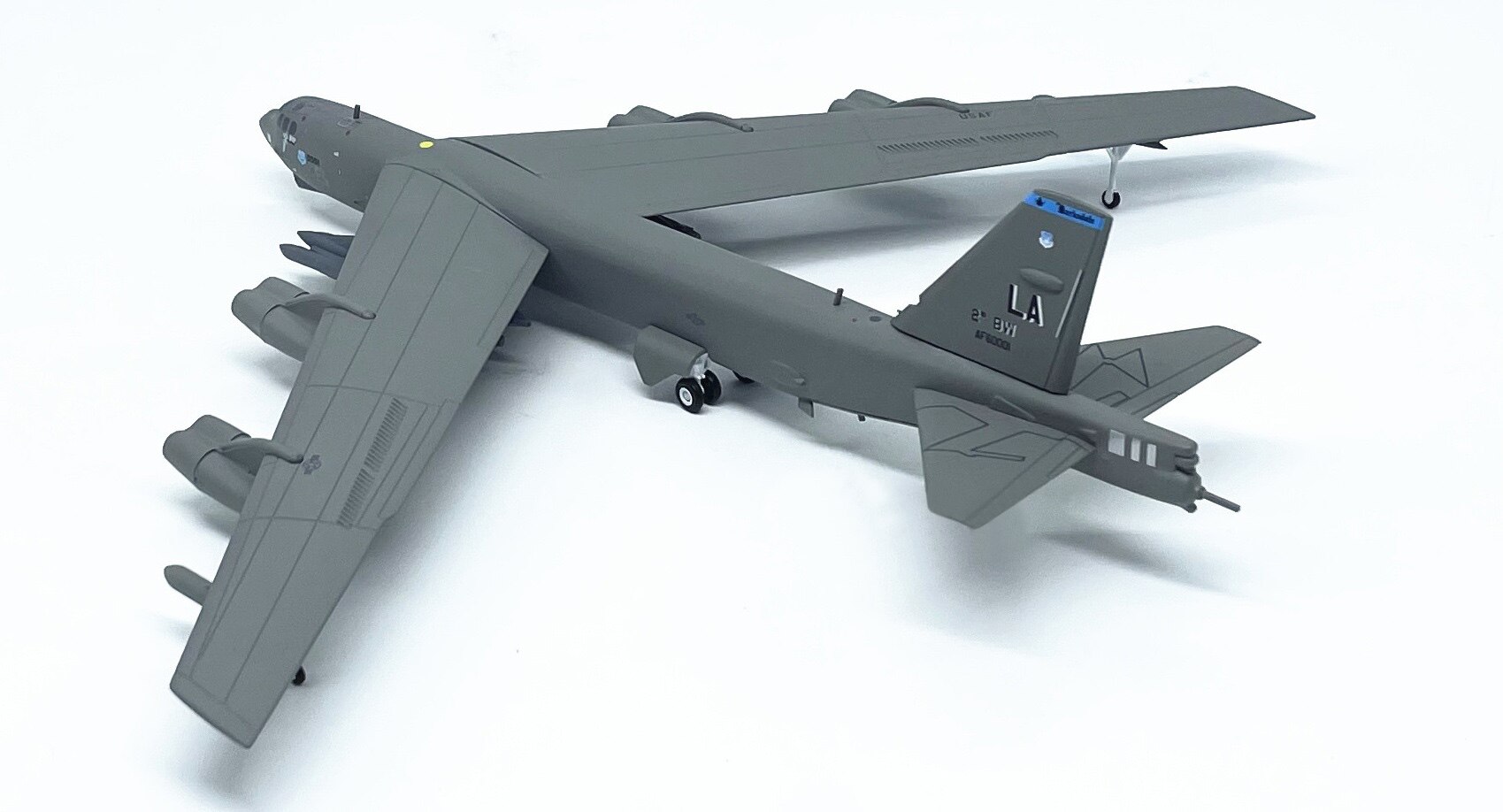 1: 200 US b-52h long range strategic bomber Semi alloy simulated finished trim of aircraft model