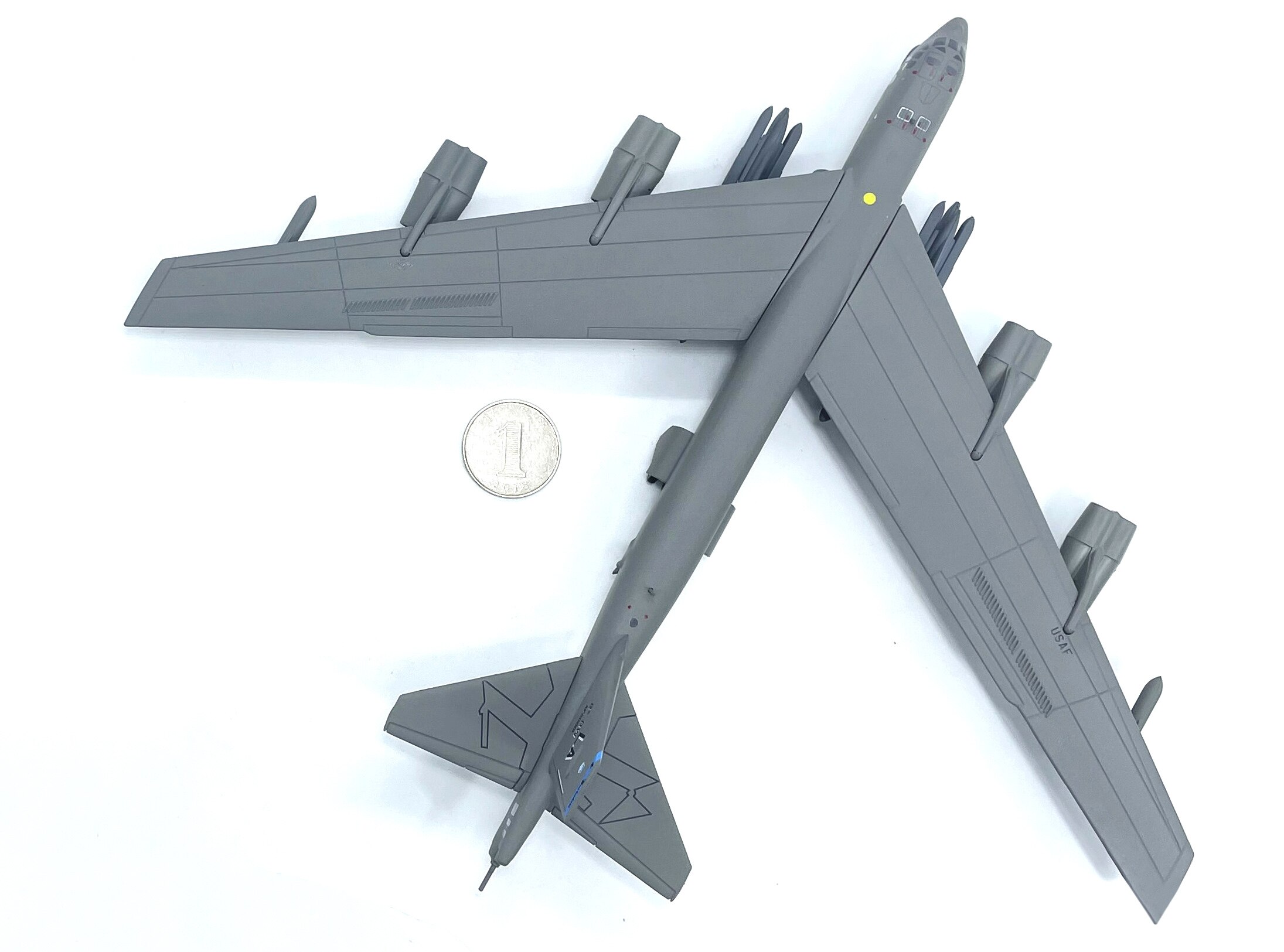 1: 200 US b-52h long range strategic bomber Semi alloy simulated finished trim of aircraft model
