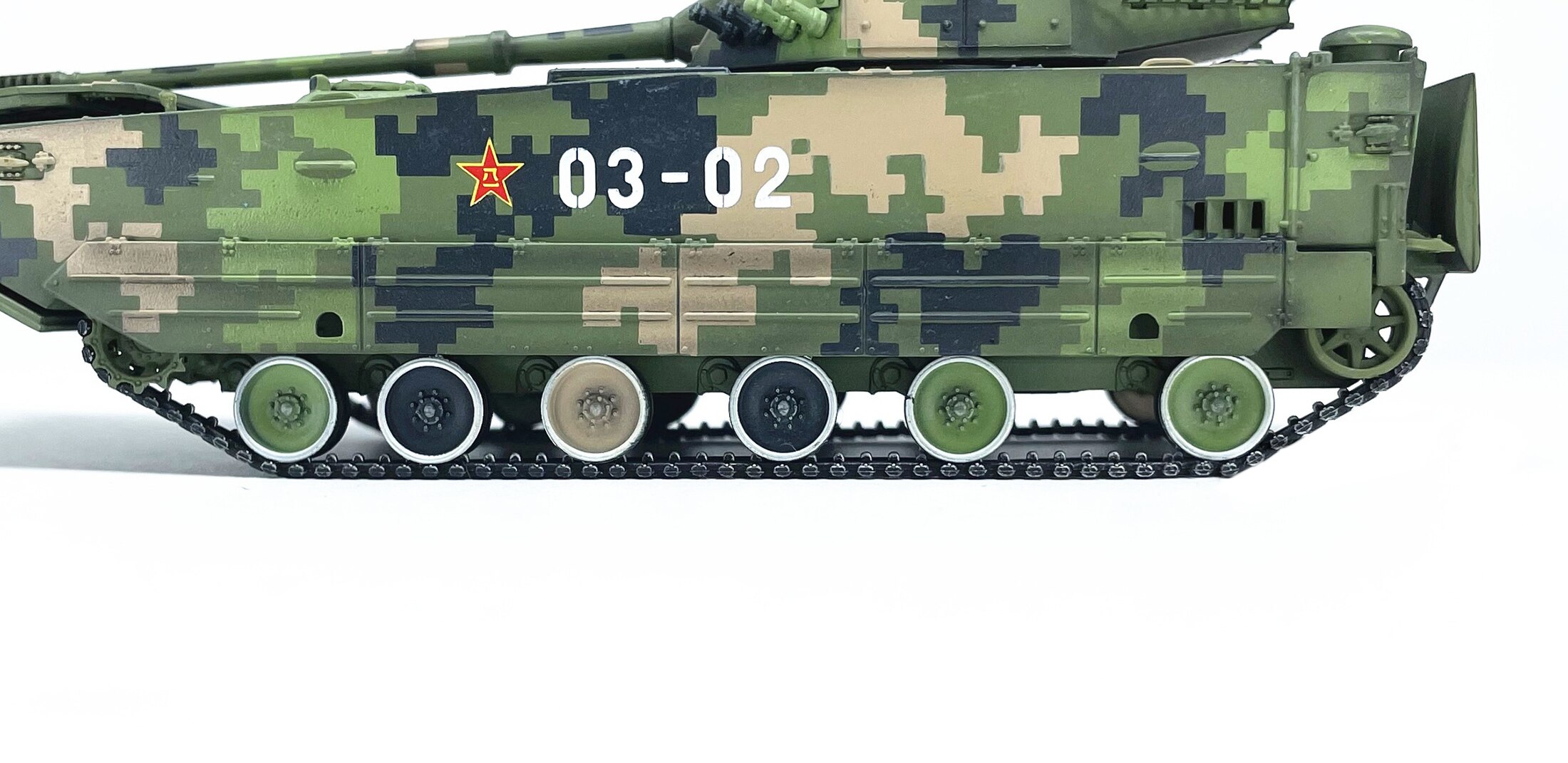 Fine 1:72 Chinese zbd-05 amphibious landing tank army duck Digital Camouflage number random Alloy collection model