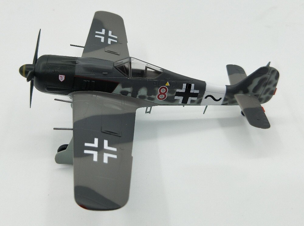 Trumpeter 1/72 German fw190 A-8 fighter 36364 finished product model Trumpeter 1/72 German fw190 A-8 fighter 36364 finished product model