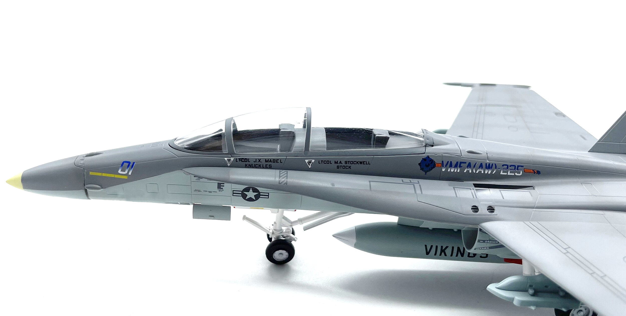 1: 72 U.S. f / a-18d fighter model Finished simulation ornament Trumpeter 37119