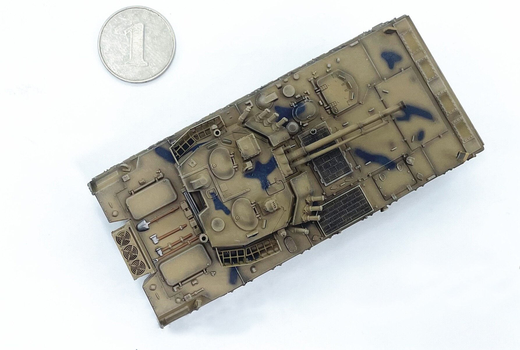 Fine finished products 1: 72 Chinese 04A infantry combat vehicle armored vehicle model Camo Sand Collection model