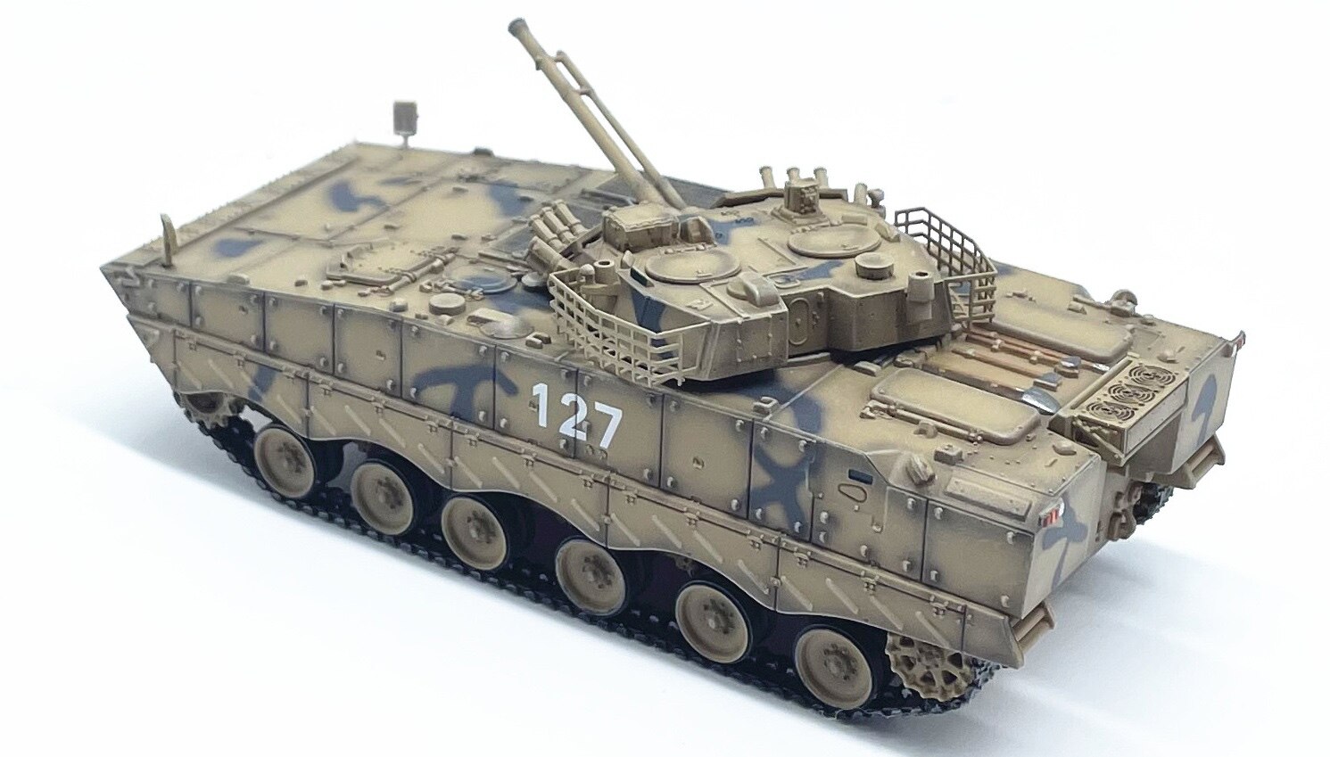 Fine finished products 1: 72 Chinese 04A infantry combat vehicle armored vehicle model Camo Sand Collection model