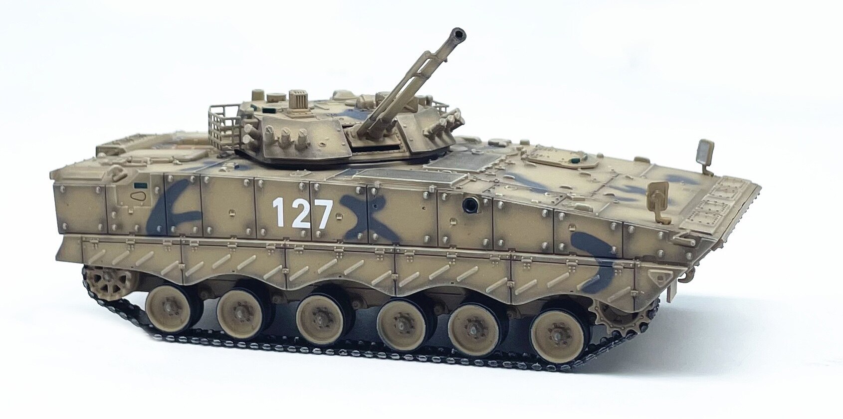 Fine finished products 1: 72 Chinese 04A infantry combat vehicle armored vehicle model Camo Sand Collection model